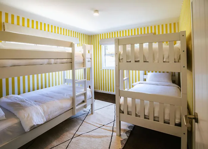 Penshurst - & Mountain Views - Sleeps 10 Ferienhaus *