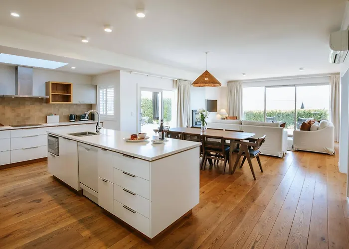 Penshurst - & Mountain Views - Sleeps 10 Ferienhaus *