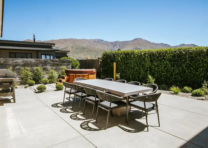 Penshurst - & Mountain Views - Sleeps 10